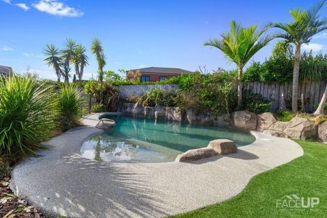 Photo of property in 18 Rosetti Rise, West Harbour, Auckland, 0618