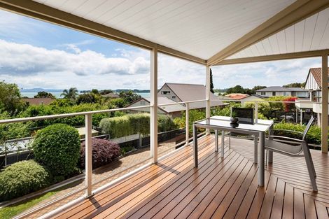 Photo of property in 2 Gellibrand Place, Omokoroa, 3114