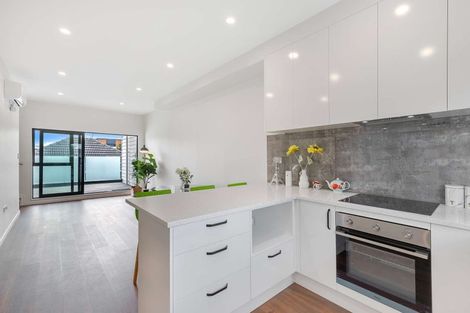 Photo of property in 3/68 Smythe Road, Henderson, Auckland, 0612