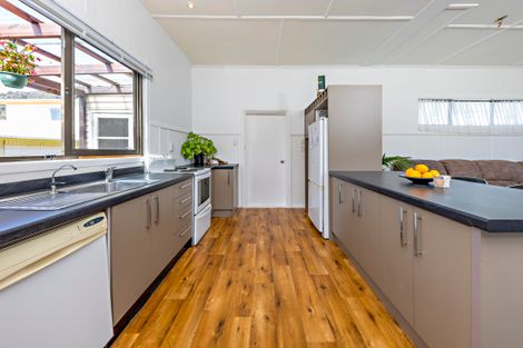 Photo of property in 218 Maunsell Road, Port Waikato, Tuakau, 2695