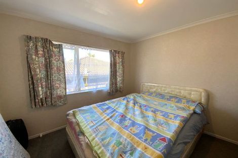 Photo of property in 2/246 Cascades Road, Botany Downs, Auckland, 2010