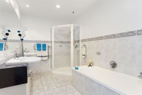 Photo of property in 3d/5 The Promenade, Takapuna, Auckland, 0622