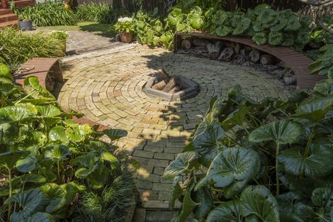 Photo of property in 114 Harbour View Road, Omokoroa, 3114