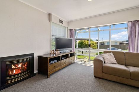 Photo of property in 16 Fenruss Street, Fairy Springs, Rotorua, 3015