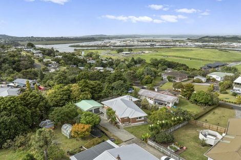 Photo of property in 41 Memorial Drive, Parahaki, Whangarei, 0112