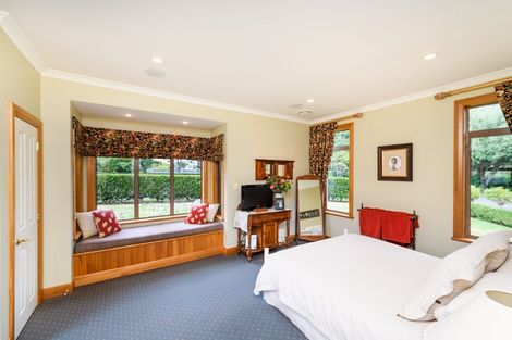 Photo of property in 5 Waicola Drive, Fitzherbert, Palmerston North, 4471