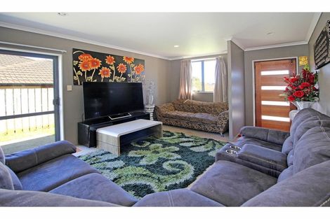 Photo of property in 122 Naylors Drive, Mangere, Auckland, 2022