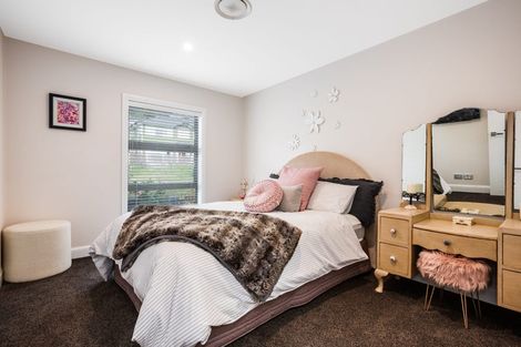 Photo of property in 10 Madeira Close, Whitby, Porirua, 5024