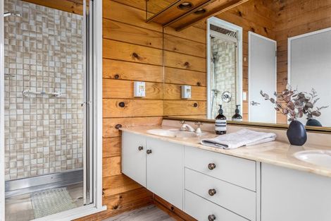 Photo of property in 129 Harbour Road, Ohope, 3121