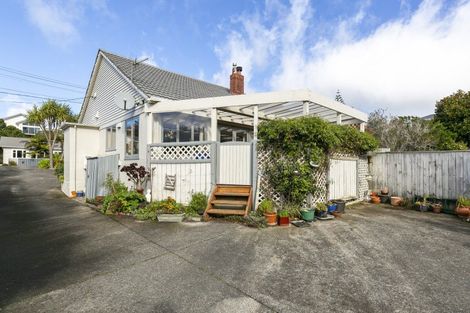 Photo of property in 17 Raumati Terrace, Khandallah, Wellington, 6035