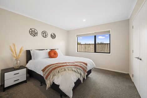 Photo of property in 12 Anderson Way, Highlands Park, New Plymouth, 4312