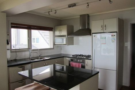 Photo of property in 73 Sylvan Avenue, Northcote, Auckland, 0627