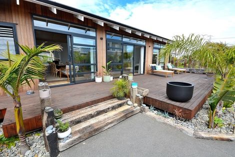 Photo of property in 33 Rauparaha Street, Waikanae Beach, Waikanae, 5036