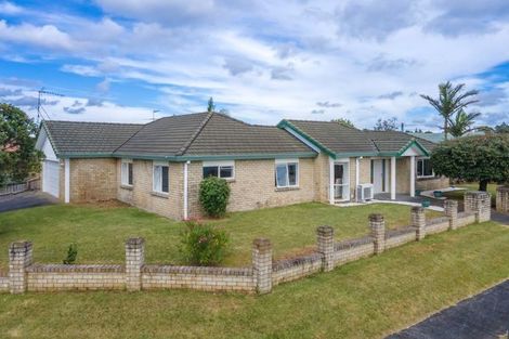 Photo of property in 2 Amadeus Place, Northpark, Auckland, 2013