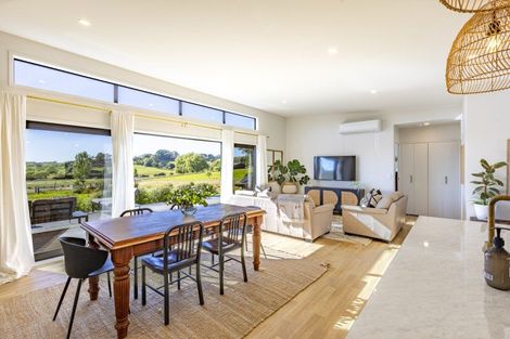 Photo of property in 53 Highlands Drive, Waipawa, 4210