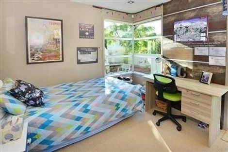 Photo of property in 42a Tindalls Bay Road, Tindalls Beach, Whangaparaoa, 0930