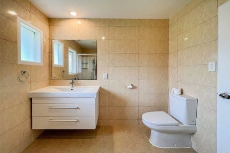 Photo of property in 17 Alma Street, Te Atatu South, Auckland, 0610