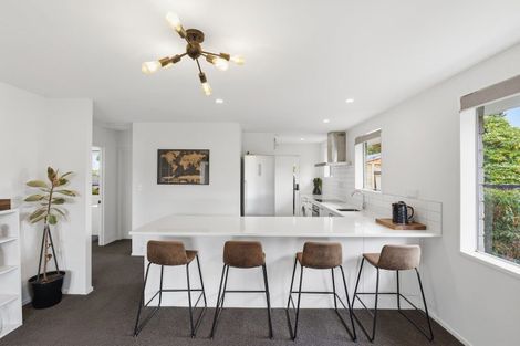 Photo of property in 2/17b Prestons Road, Redwood, Christchurch, 8051