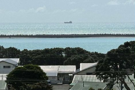 Photo of property in 11 South Road, Moturoa, New Plymouth, 4310