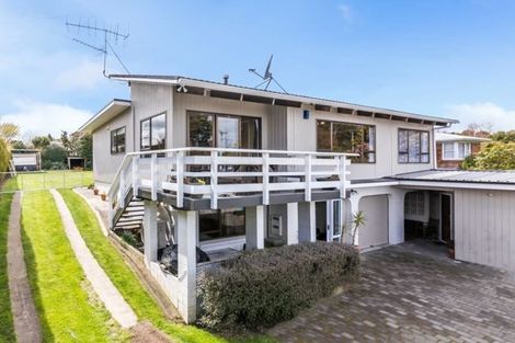 Photo of property in 10 Titoki Avenue, Waipahihi, Taupo, 3330