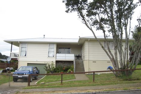 Photo of property in 1 Skeet Place, Merrilands, New Plymouth, 4312