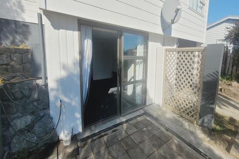 Photo of property in 114 Gloaming Hill, Titahi Bay, Porirua, 5022