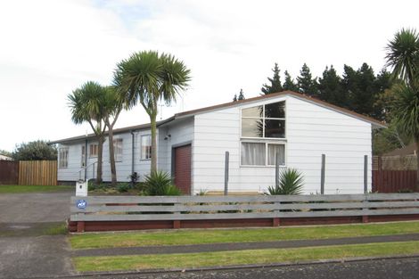 Photo of property in 4 Oakmont Place, Wattle Downs, Auckland, 2103