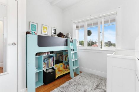 Photo of property in 4 Bowers Road, Glen Eden, Auckland, 0602