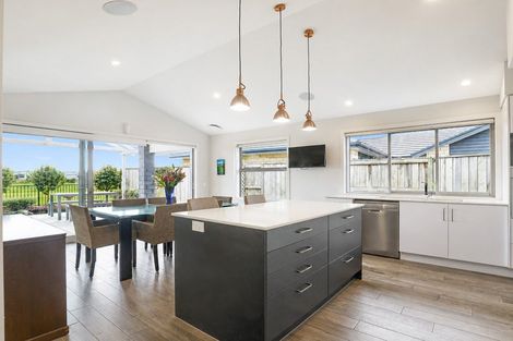Photo of property in 37 Harding Drive, Papamoa Beach, Papamoa, 3118
