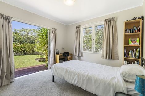 Photo of property in 8 Webb Place, Forrest Hill, Auckland, 0620