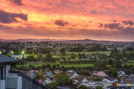Photo of property in 35 Mccahill Views, Botany Downs, Auckland, 2010