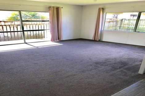 Photo of property in 16b Nerissa Place, Randwick Park, Auckland, 2105
