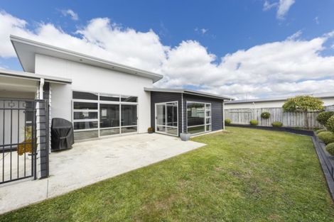 Photo of property in 8 Lorenzo Place, Kelvin Grove, Palmerston North, 4414