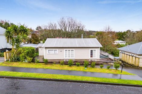 Photo of property in 11 Sycamore Grove, Lower Vogeltown, New Plymouth, 4310