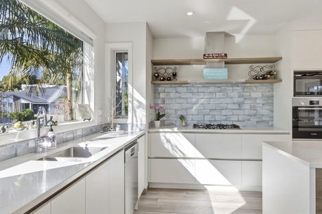 Photo of property in 15 Odlin Lane, Red Beach, 0932