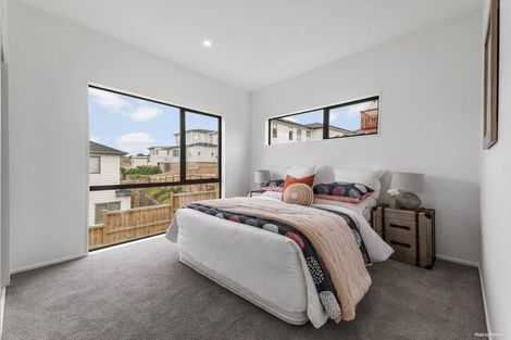 Photo of property in 10 Celestial Crescent, Orewa, 0931