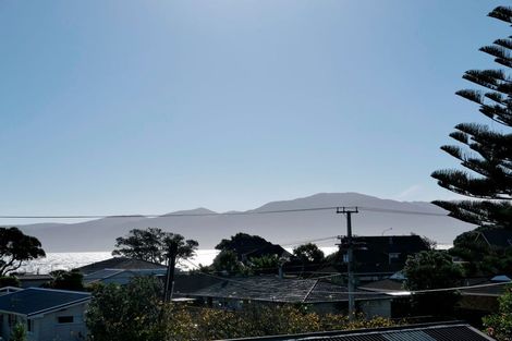 Photo of property in 75 Seaview Road, Paraparaumu Beach, Paraparaumu, 5032