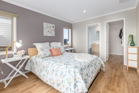 Photo of property in 122 Endeavour Drive, Whitby, Porirua, 5024