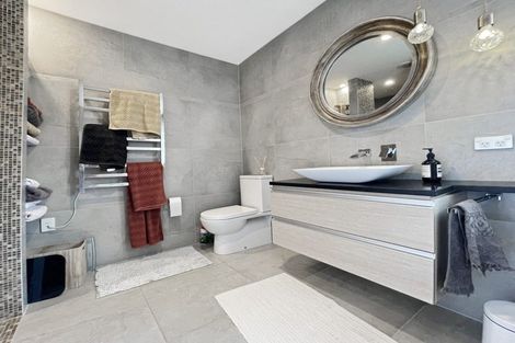 Photo of property in 95 Beazley Avenue, Paparangi, Wellington, 6037