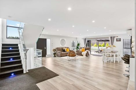 Photo of property in 1 Arataki Way, Glen Eden, Auckland, 0602