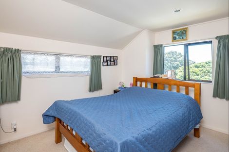 Photo of property in 5a Waiwera Crescent, Maupuia, Wellington, 6022