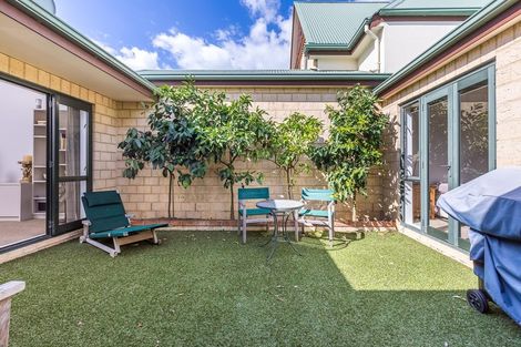 Photo of property in 9/52 Taharoto Road, Takapuna, Auckland, 0622