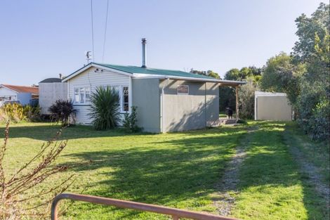 Photo of property in 18 Punga Street, Tangimoana, 4822