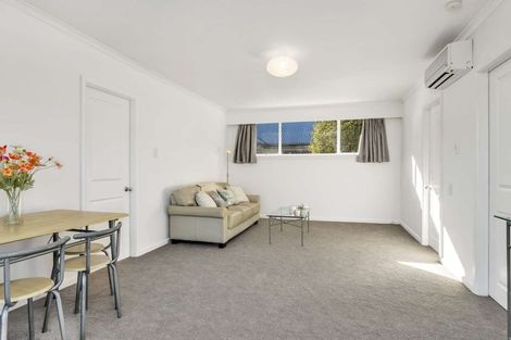 Photo of property in 2/13 Avenue Road, West End, Timaru, 7910