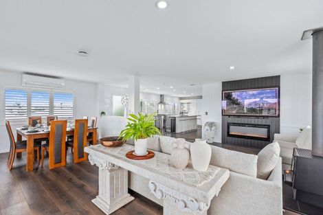 Photo of property in 1174 Papamoa Beach Road, Papamoa Beach, Papamoa, 3118