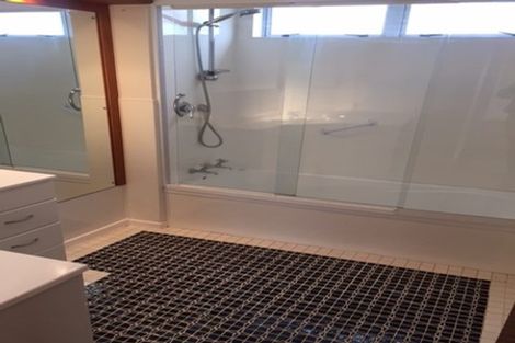 Photo of property in 17 School Road, Riverhead, 0820