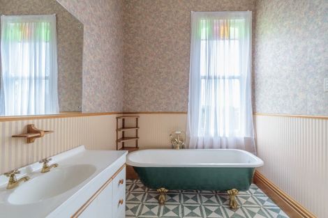 Photo of property in 100 Halcombe Road, Feilding, 4775