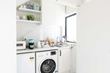 Photo of property in 90c Seymour Road, Sunnyvale, Auckland, 0612