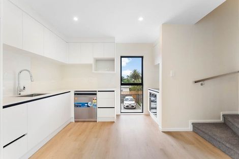 Photo of property in 6/10 Orchid Place, Te Atatu South, Auckland, 0610