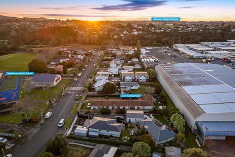 Photo of property in 3/29 Garelja Road, Henderson, Auckland, 0612